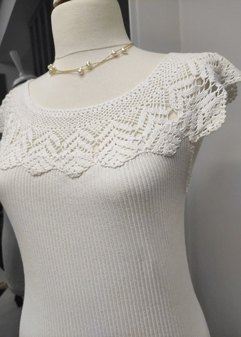 Dantel Detaylı Beyaz Bohem Kısa Bluz - Görsel 3