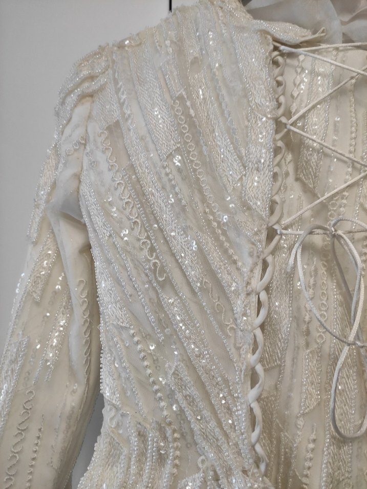 Bohem Tarzda Yüksek Yaka Beyaz A Kesim Gelinlik - Görsel 3