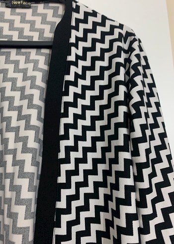 Düğmeli Siyah Beyaz Desenli Kadın Ceket - Görsel 7