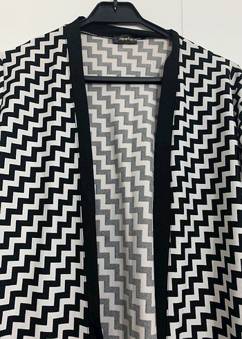 Düğmeli Siyah Beyaz Desenli Kadın Ceket - Görsel 5