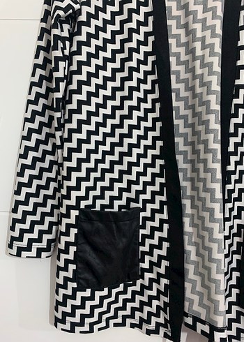 Düğmeli Siyah Beyaz Desenli Kadın Ceket - Görsel 4