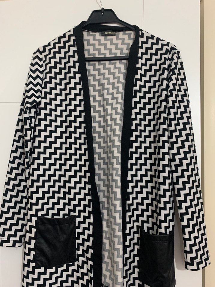 Düğmeli Siyah Beyaz Desenli Kadın Ceket - Görsel 2