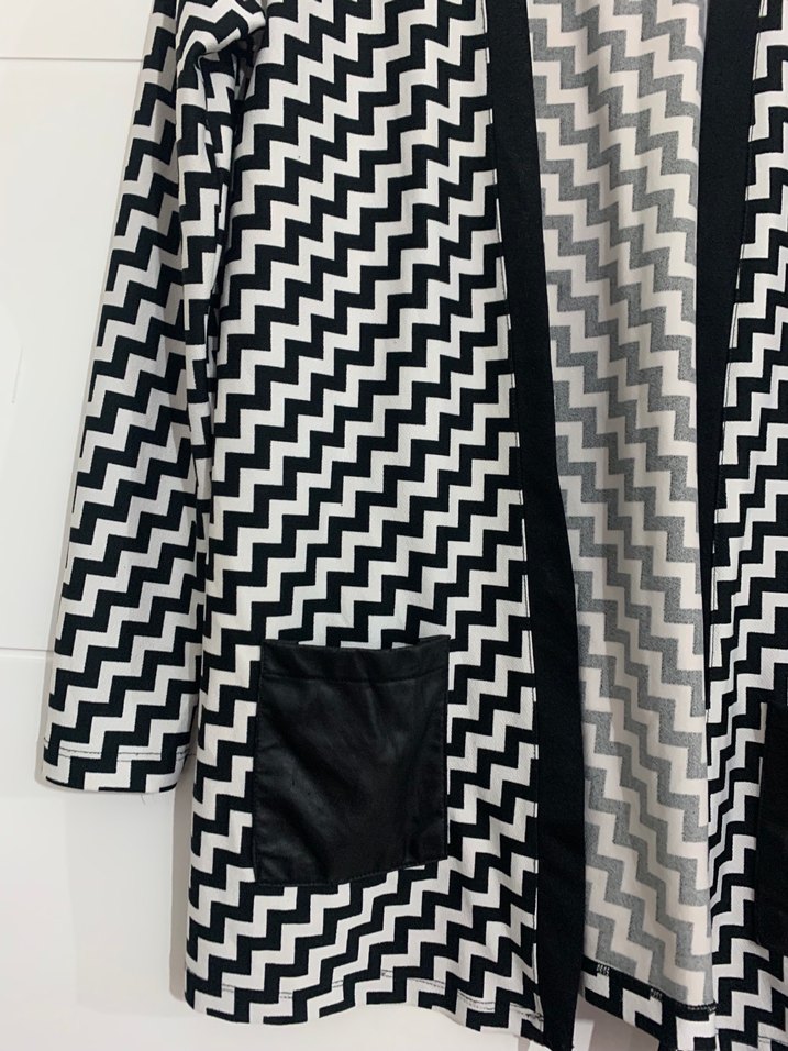 Düğmeli Siyah Beyaz Desenli Kadın Ceket - Görsel 4