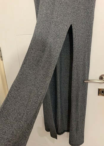 Gri Uzun Yırtmaçlı Rahat Kesim Kadın Elbise - Görsel 4