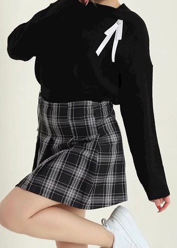 Siyah Broş Detay Triko Kazak - Görsel 3