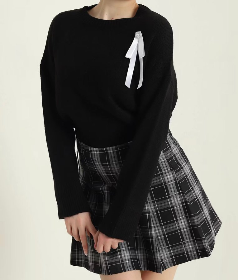 Siyah Broş Detay Triko Kazak - Görsel 2