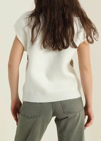 V Yaka Beyaz Süveter - Görsel 4