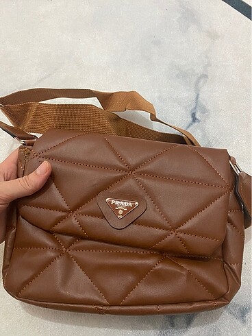 Prada Kasın kol çantası
