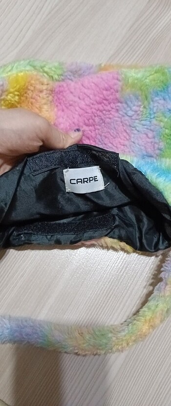 Beden Carpe renkli peluş çanta