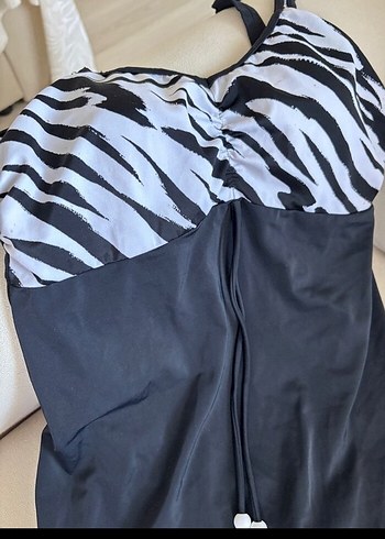 m Beden Zebra Desenli Drapeli Siyah Kadın Mayo
