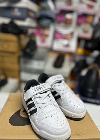 Beyaz Siyah Bantlı Spor Ayakkabı - Görsel 4