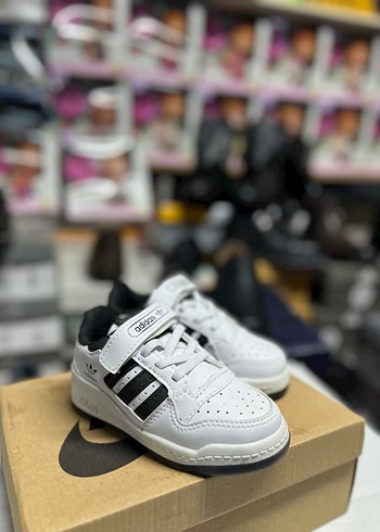 Beyaz Siyah Bantlı Spor Ayakkabı - Görsel 2