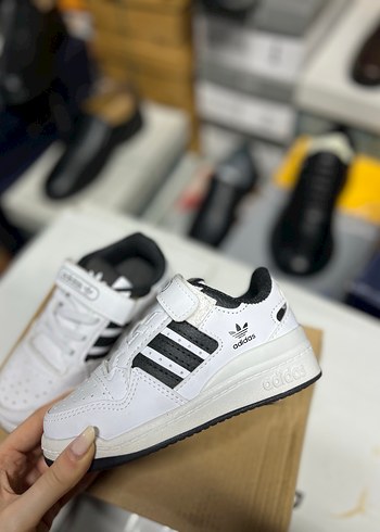 Beyaz Siyah Bantlı Spor Ayakkabı - Görsel 3