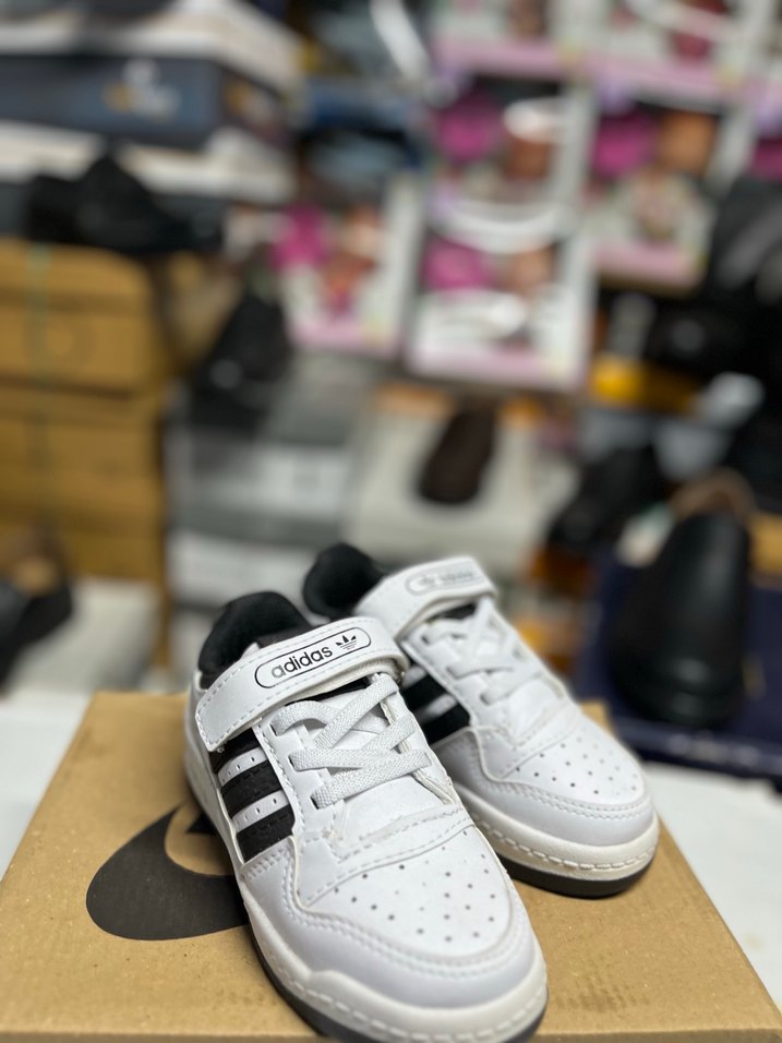 Beyaz Siyah Bantlı Spor Ayakkabı - Görsel 4