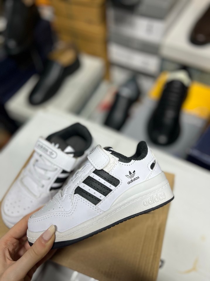 Beyaz Siyah Bantlı Spor Ayakkabı - Görsel 3