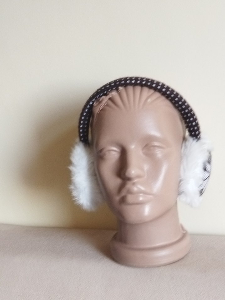 Beyaz ve Kahverengi Desenli Kulaklık - Görsel 2