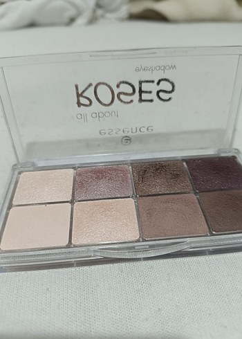Essence Bej Tonlarında 8 Renk Göz Farı Paleti - Görsel 2