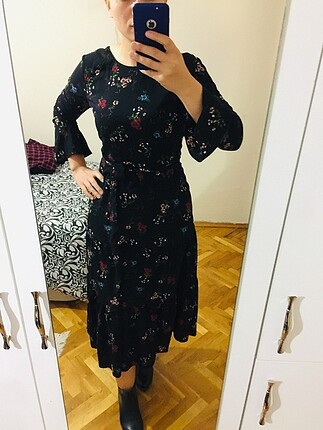 Çiçekli elbise