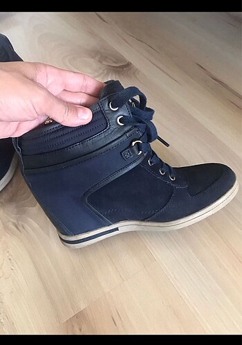 Tommy hilfiger bot