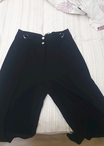 Düğmeli Siyah Midi Kumaş Pantolon
