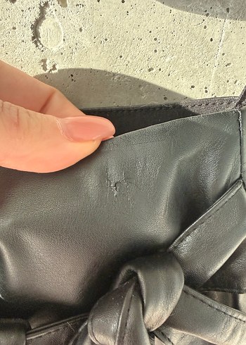 Kemer Detaylı Siyah Deri Midi Etek - Görsel 5