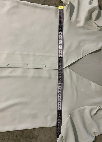 V yaka düğmeli bluz, kısa kollu - Görsel 5