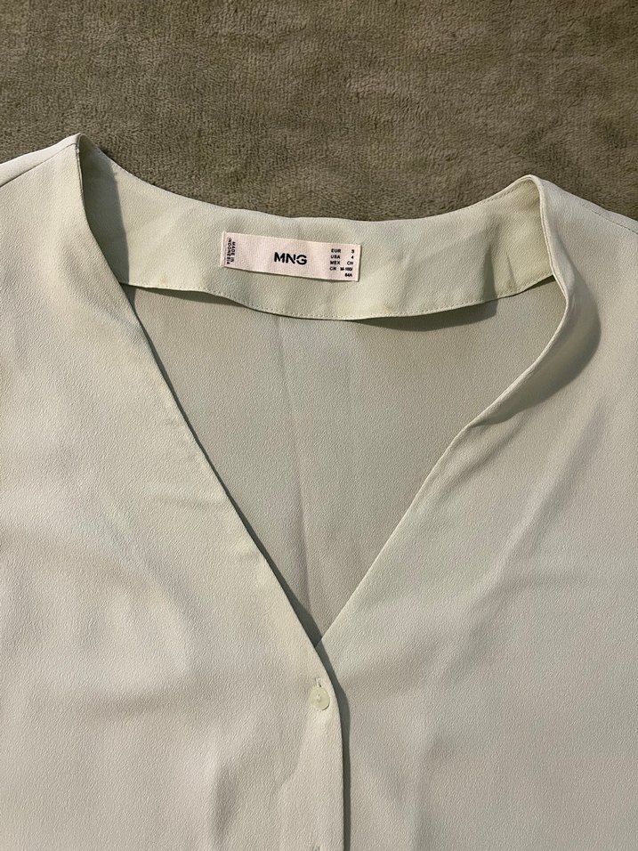 V yaka düğmeli bluz, kısa kollu - Görsel 2