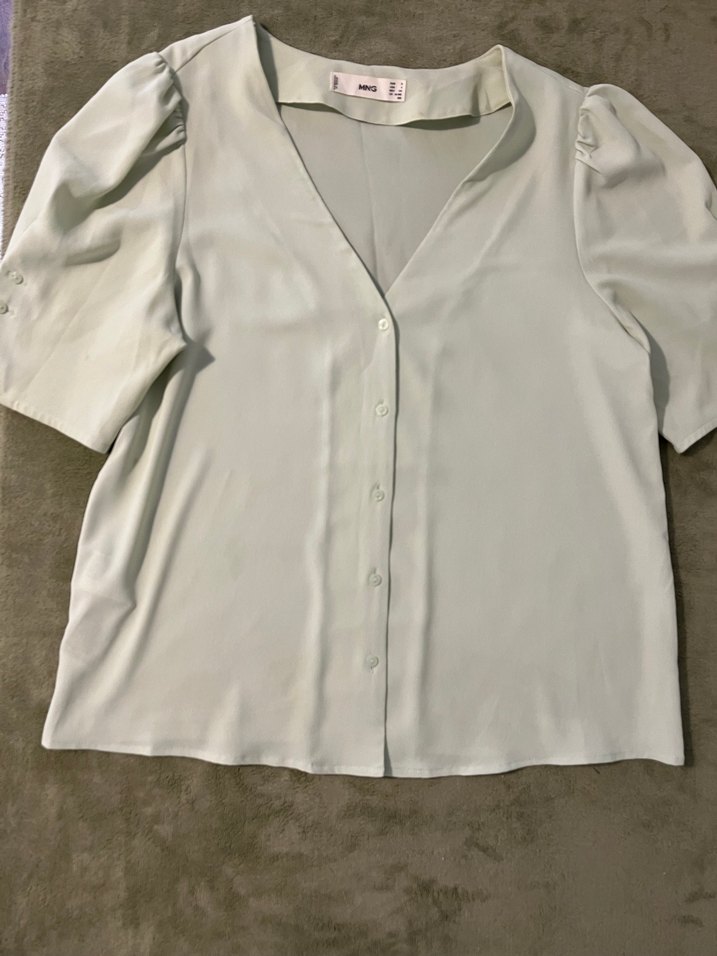 V yaka düğmeli bluz, kısa kollu - Görsel 4