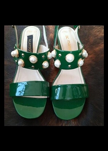 Nine West Yeşil sandalet