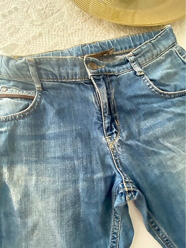 Bluekey 9/10 yaş uyumlu kot pantalon herhangi bir deformasyon yoktur