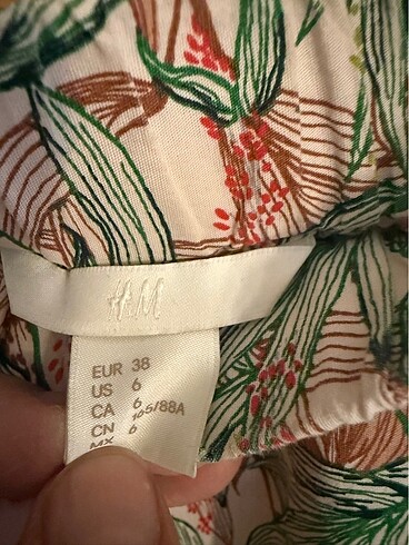 38 Beden çeşitli Renk H&M marka 38 beden omuz dekolteli desenli elbise sayılı giyildi