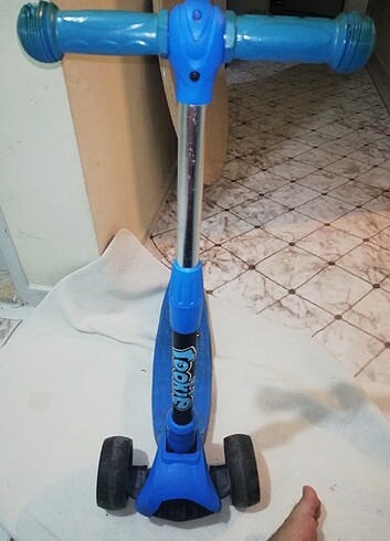  Beden mavi Renk Işıklı Rookie marka scooter 