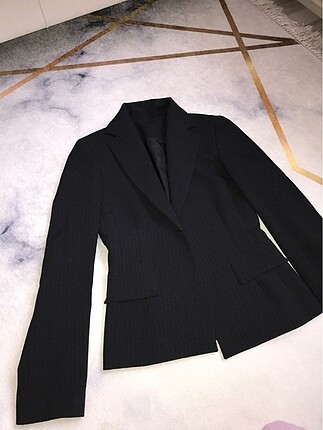 Siyah çizgili ceket