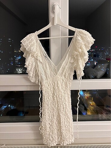 Zara Zara beyaz fırfırlı elbise