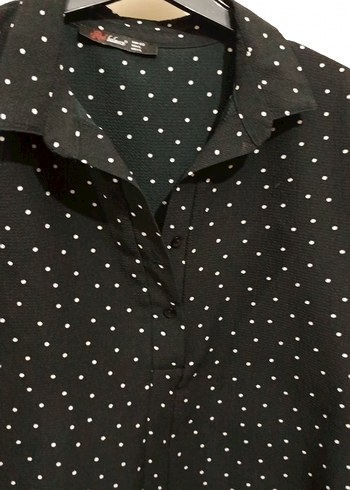 Düğmeli Siyah Puantiyeli Kadın Gömlek - Görsel 4