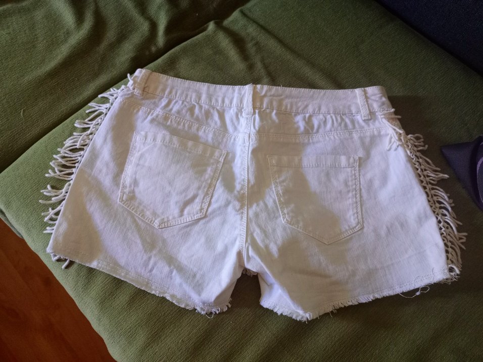 Düğmeli Beyaz Mini  Şort - Görsel 3