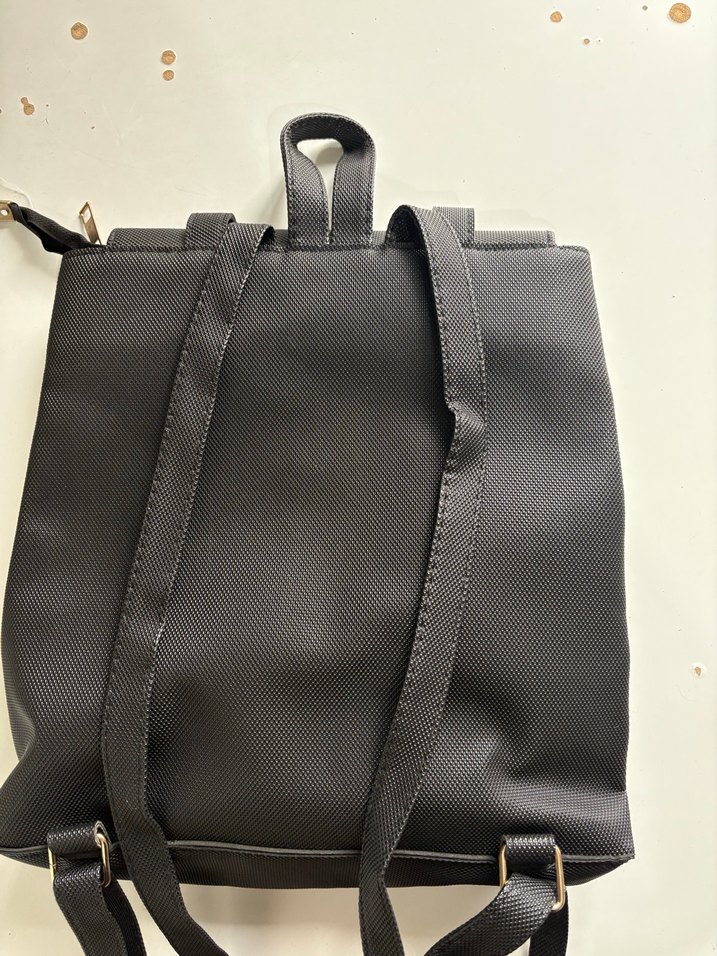 Kadın Siyah Deri Sırt Çantası - Görsel 3