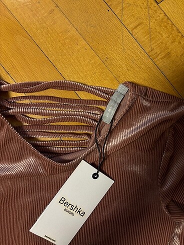 Bershka Bershka Kadife Sırt Dekolteli Üst