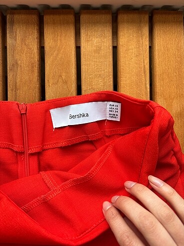 xs Beden kırmızı Renk Bershka Şort Etek