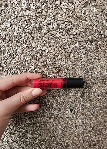 ESSENCE LİKİT RUJ