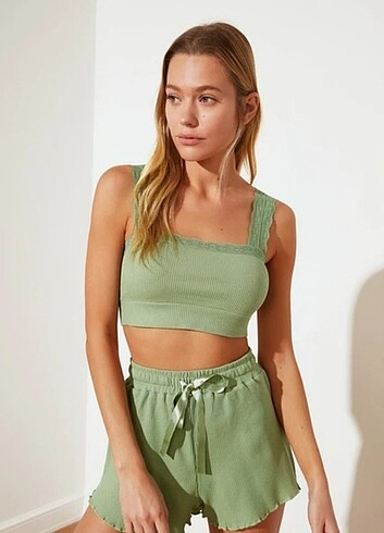trendyolMilla yeşil dantel detayli orme pijama Takımı