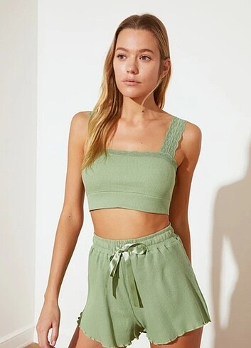 m Beden trendyolMilla yeşil dantel detayli orme pijama Takımı