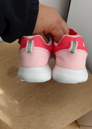 Kız Çocukları İçin nar çiçeği renginde Cırtlı Spor Ayakkabı - Görsel 3