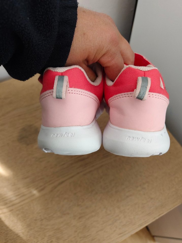 Kız Çocukları İçin nar çiçeği renginde Cırtlı Spor Ayakkabı - Görsel 3