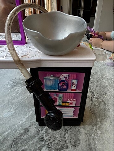 Beden Barbie saç yıkama standı