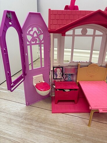 Barbie Barbie evi