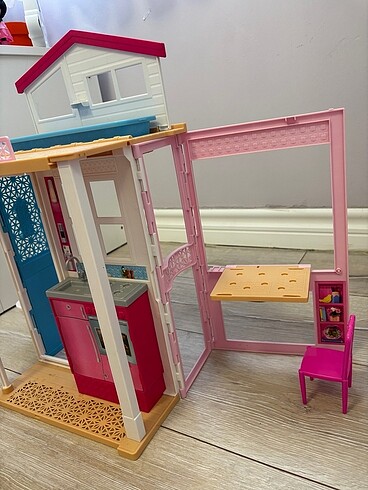 Barbie Havuzlu Barbie evi