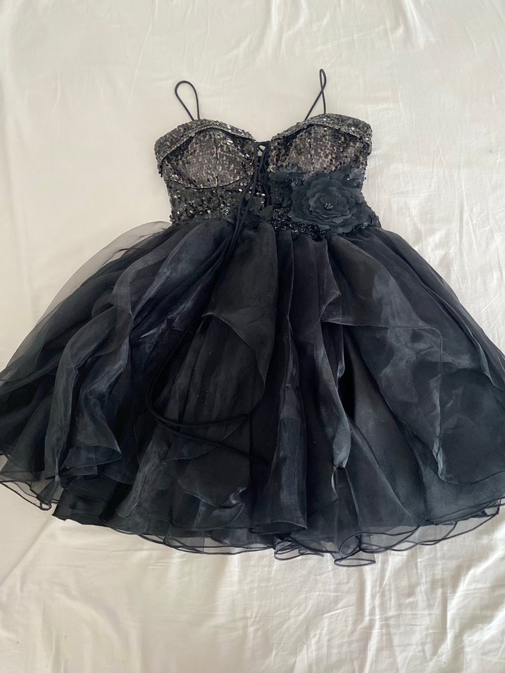 Siyah Straplez Fırfırlı Gotik Midi Abiye - Görsel 2