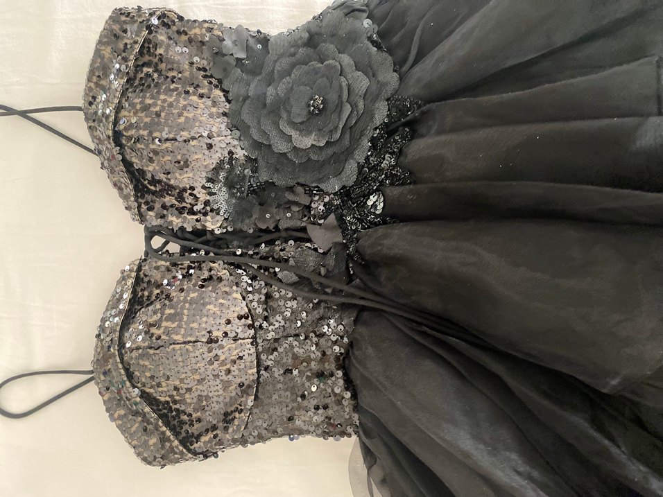 Siyah Straplez Fırfırlı Gotik Midi Abiye - Görsel 3