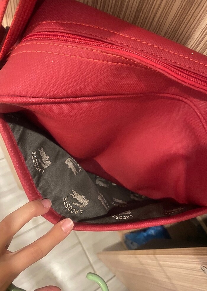 Lacoste kırmızı çanta - Görsel 4